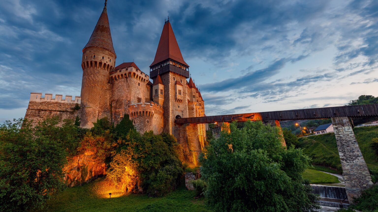 LEGEND OF TRANSYLVANIA IN ROMANIA ドラキュラ Dracula tour Romania – 7 Days Vampire Itinerary from Bucharest